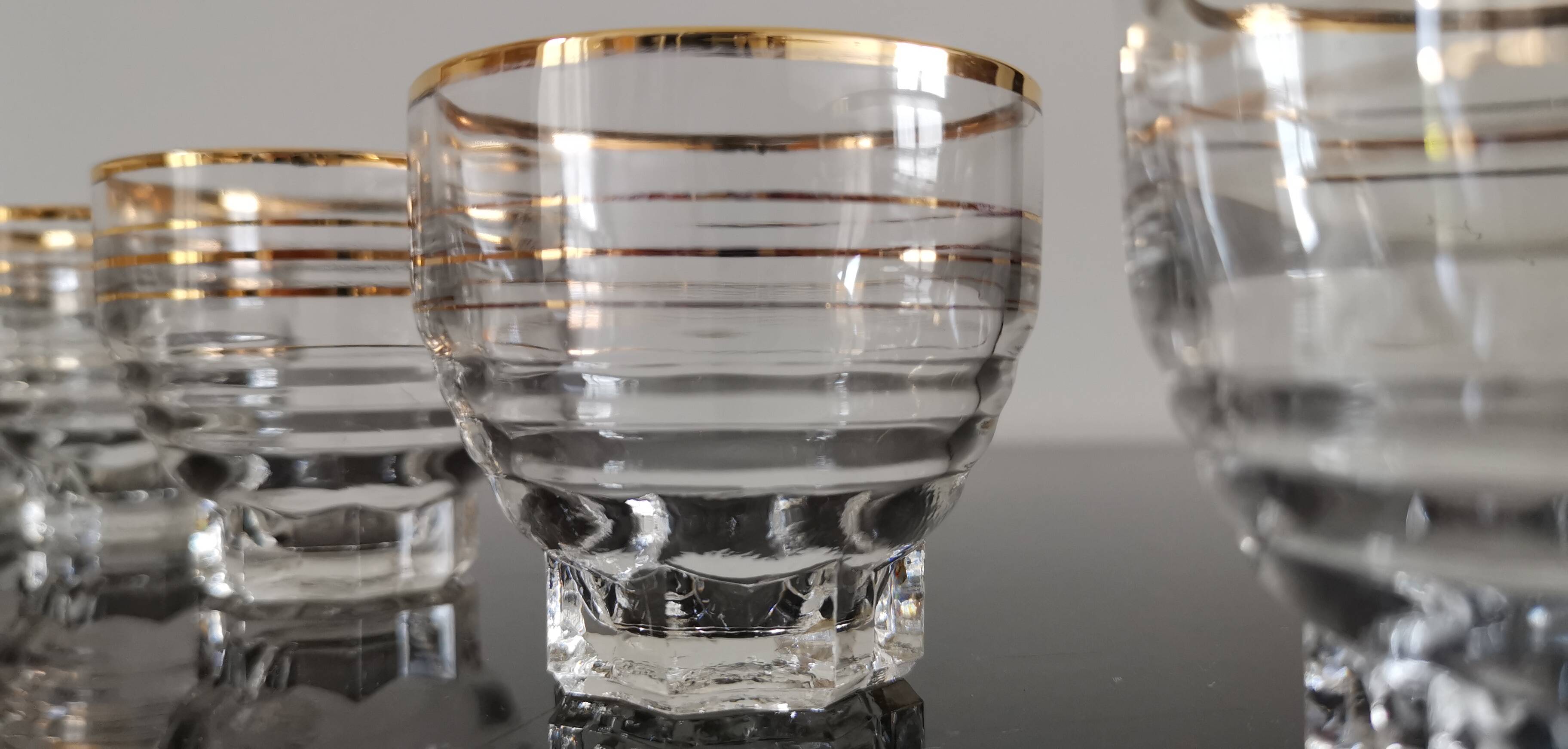 6 transparent glass cups with gold edging