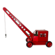 Grue de chantier rouge en tôle datant des années 60 avec mécanisme manuel