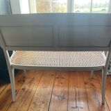 1 banquette cannée, 2 chaises avec accoudoir cannées, 2 chaises cannées