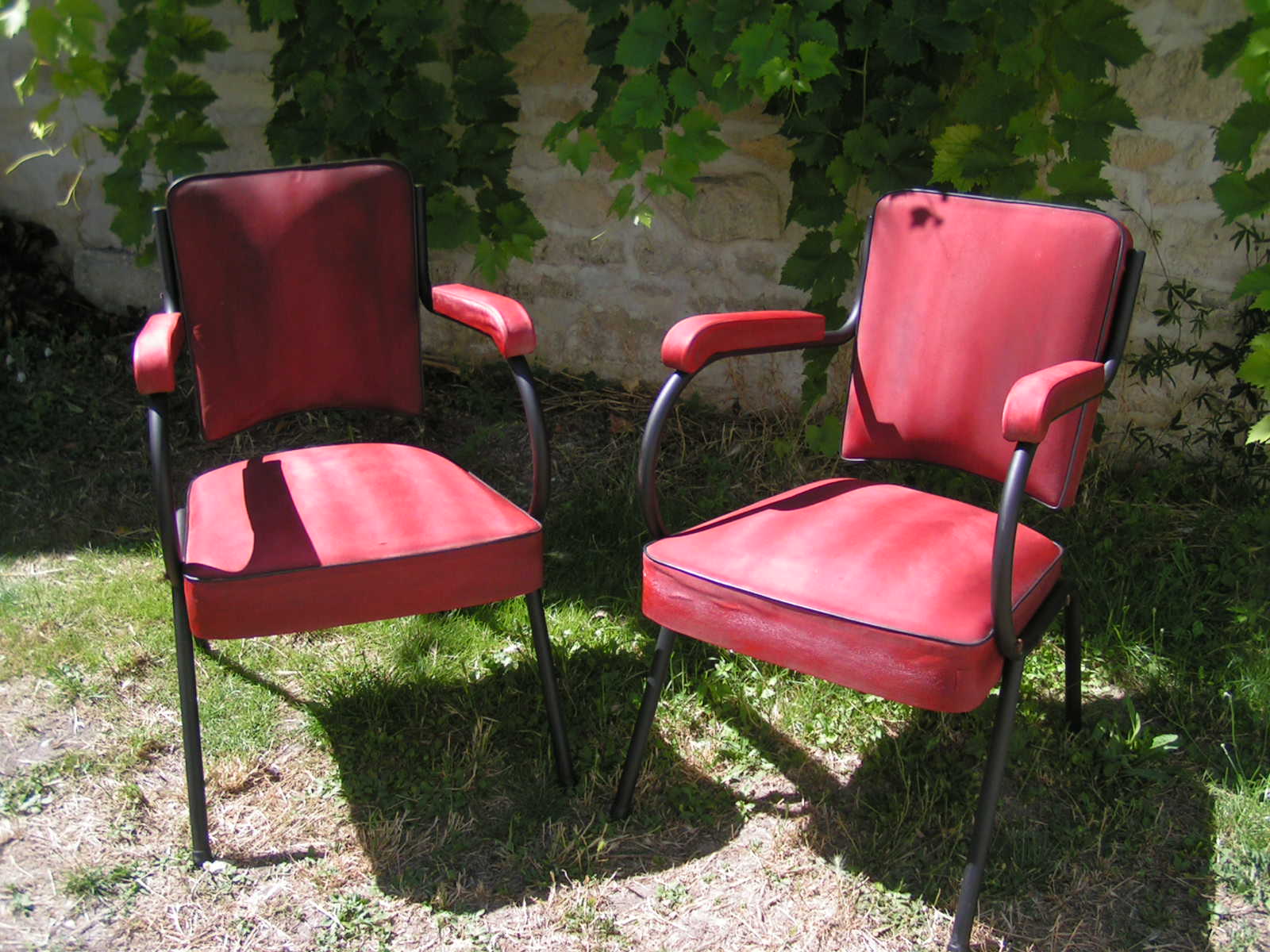 Chaises en skaï rouge années 60