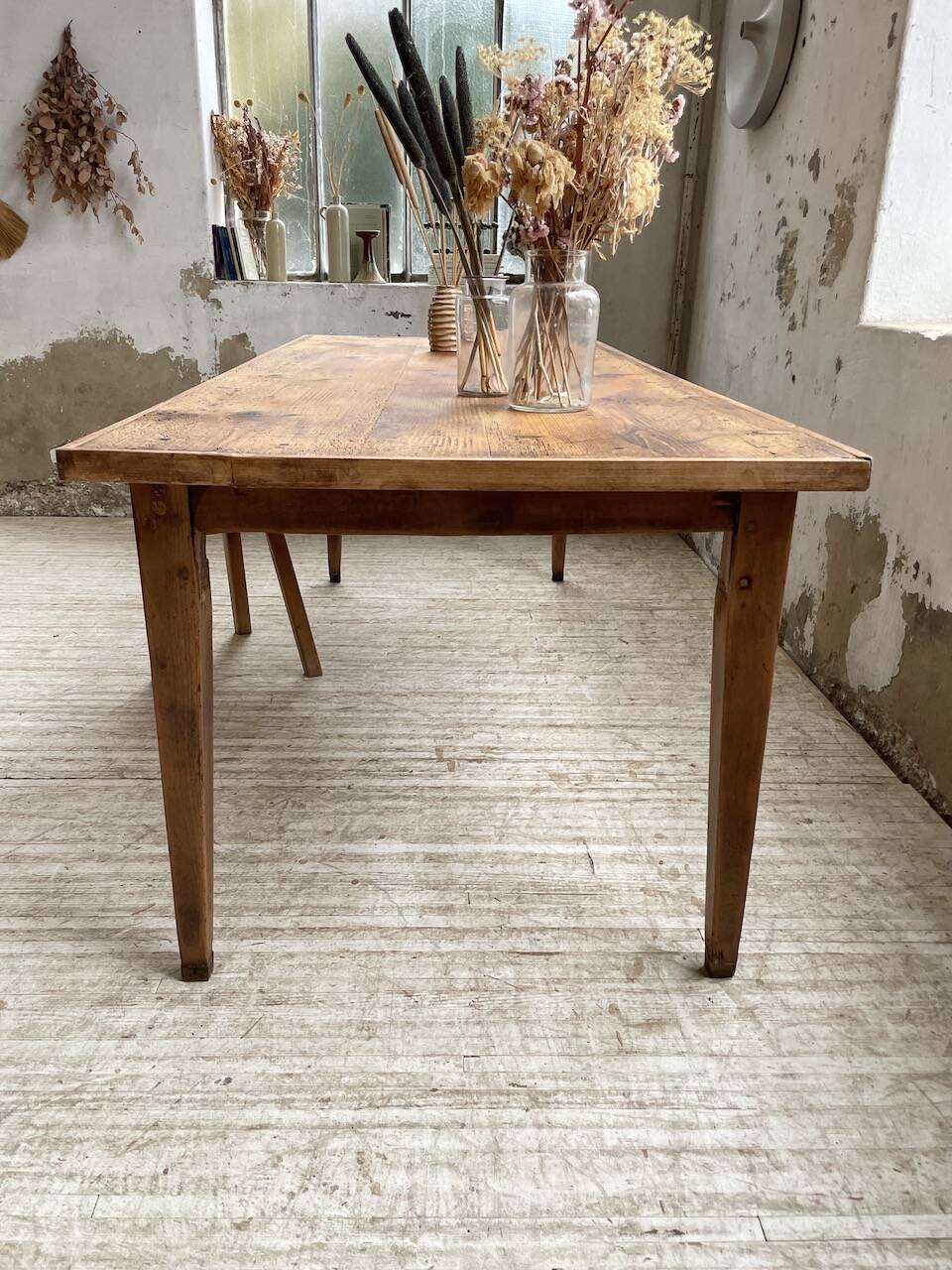 Farmhouse table with spindle legs 2m