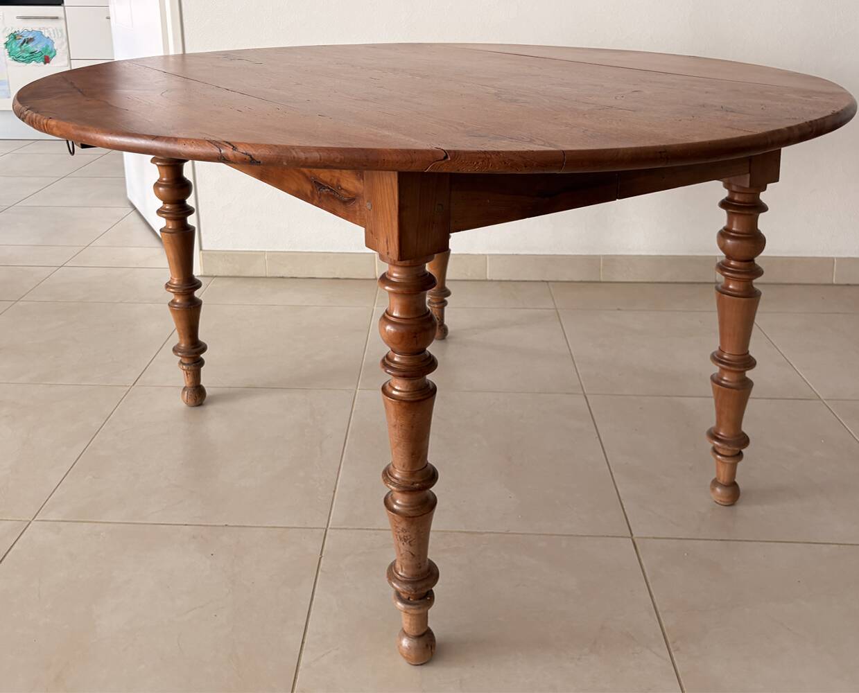 Round solid oak table with extensions, cabinetmaker's sliding mechanism,