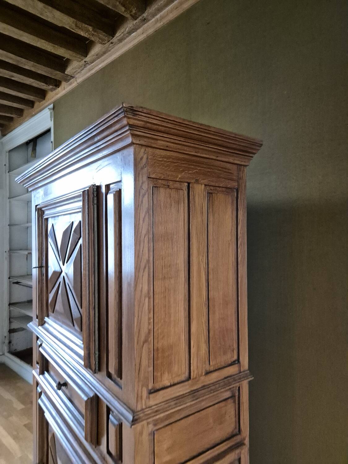 Bonnetière dit homme debout en chêne massif à pointes de diamants style Louis XIII