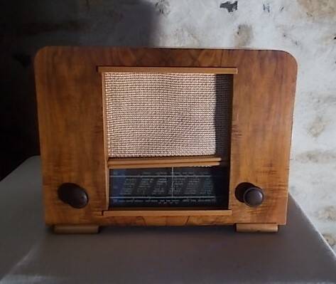 Vintage TSF radio, art deco radio