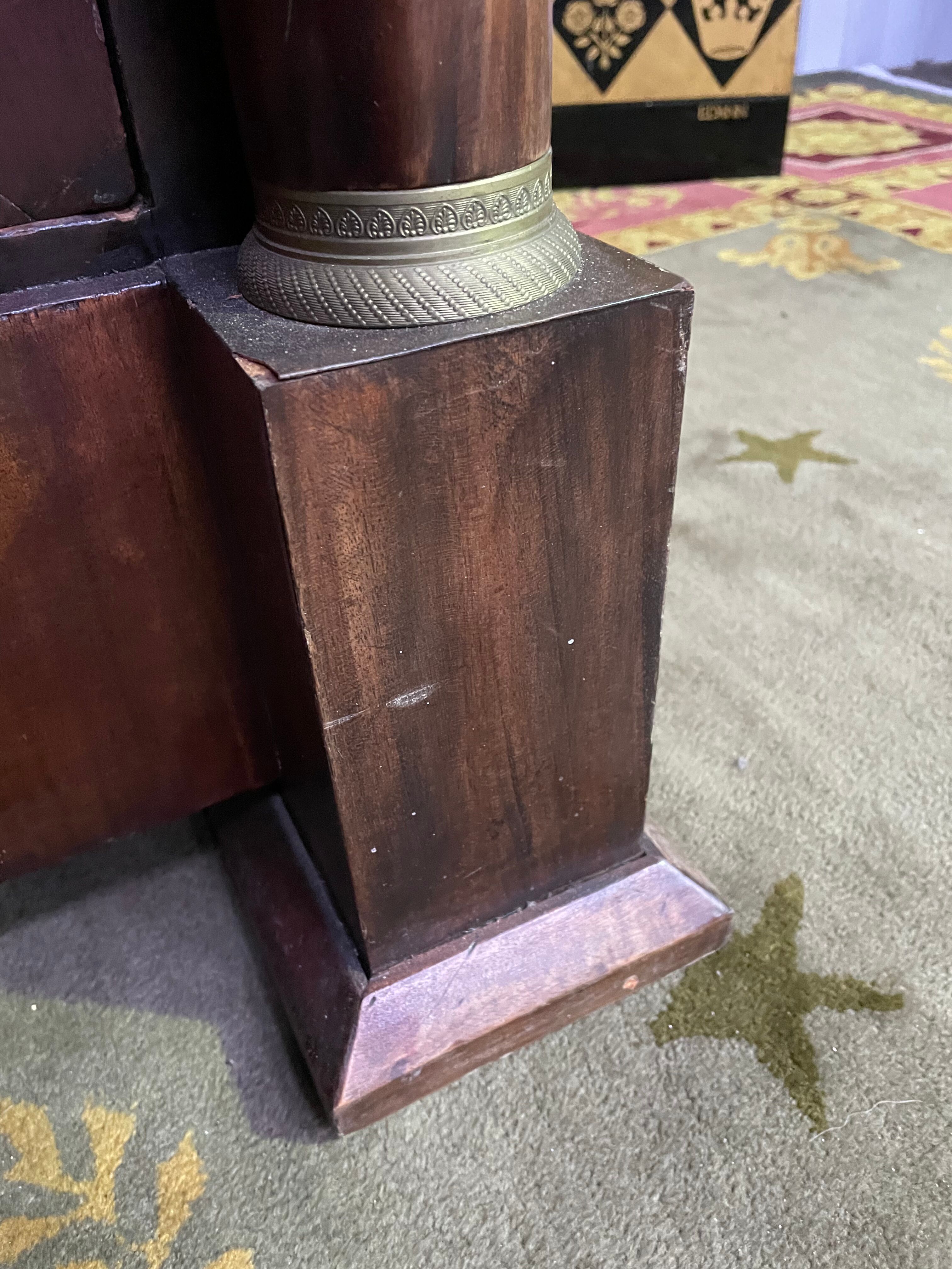 Empire period chest of drawers in mahogany and mahogany veneer
