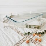 Rectangular Pyrex dish on silver metal support