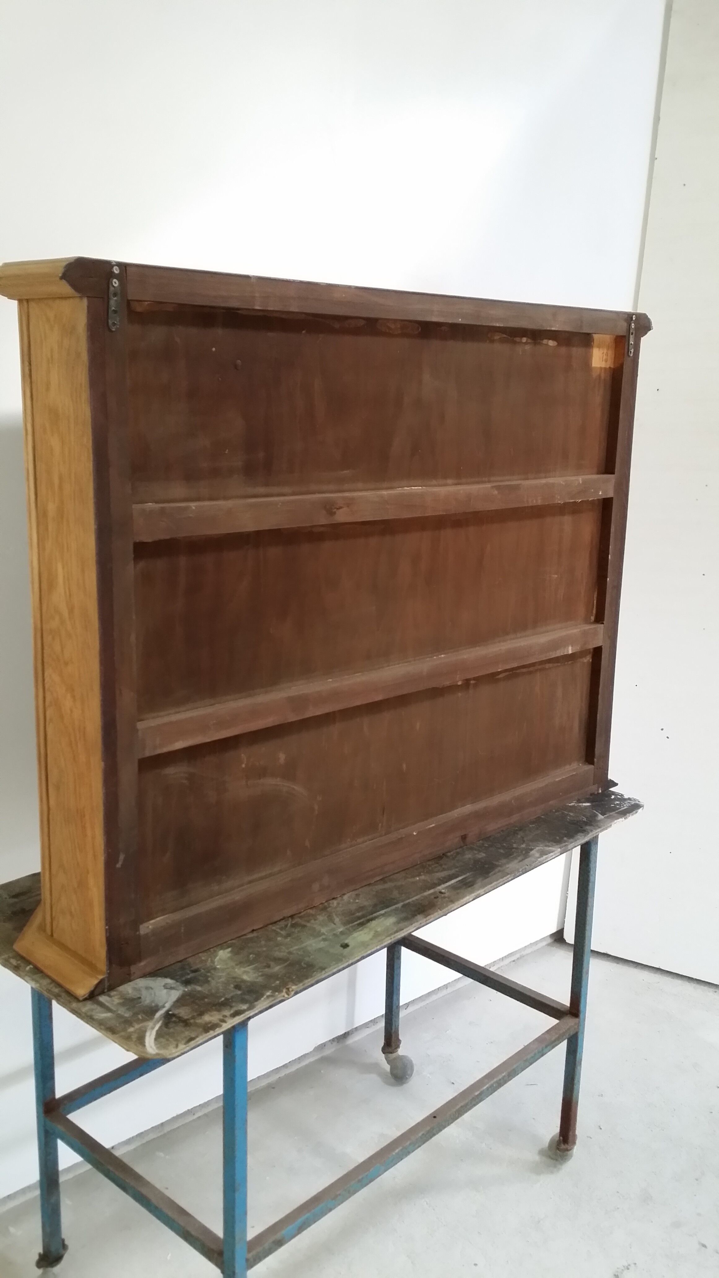 Vitrine murale en bois