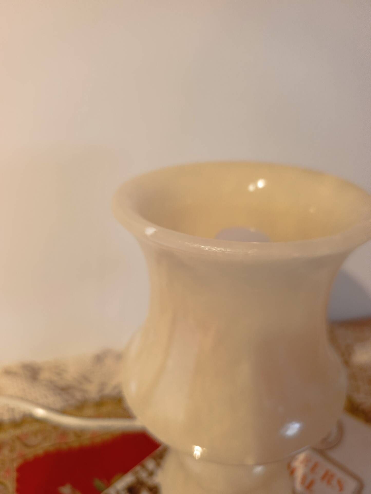 White alabaster lamp, sculpted, retro chic vintage.