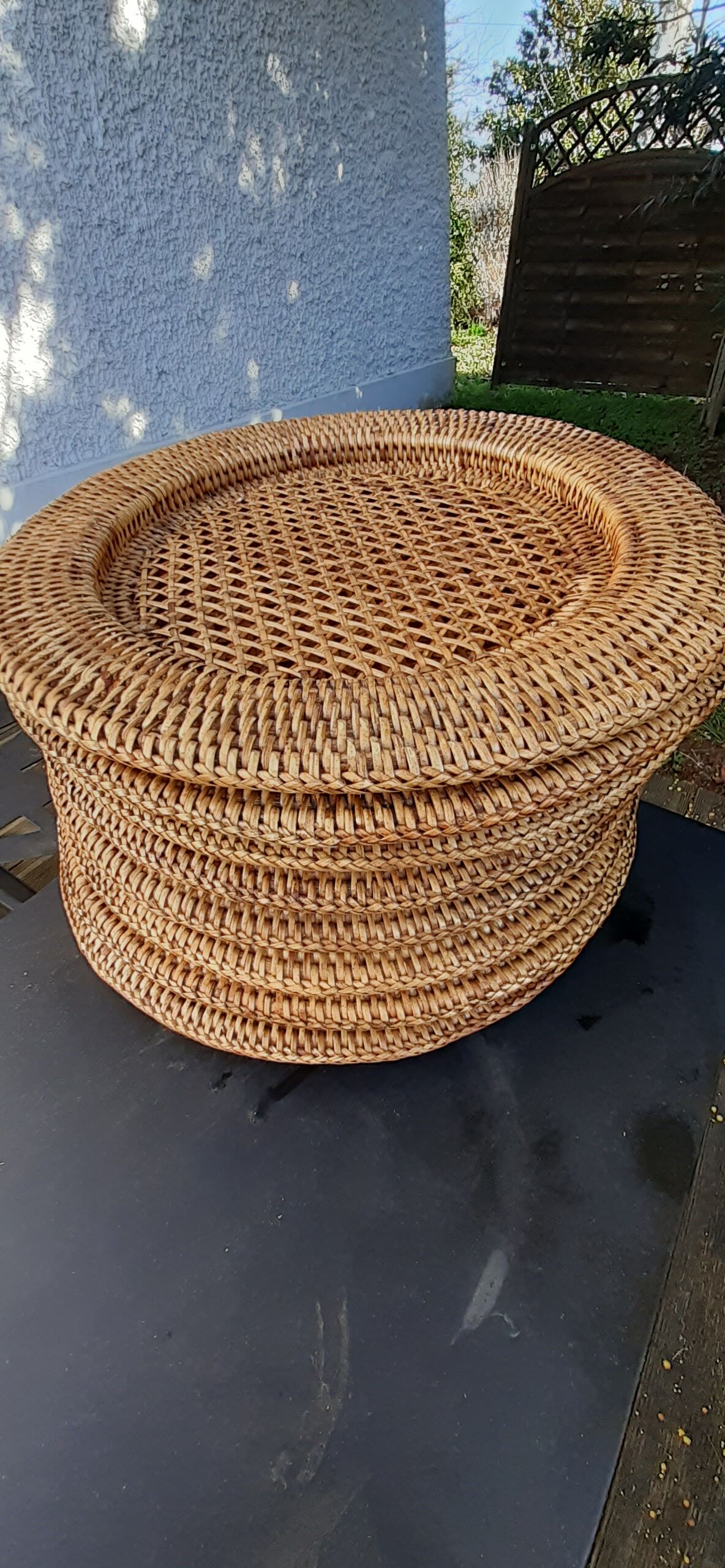 Rattan presentation plates