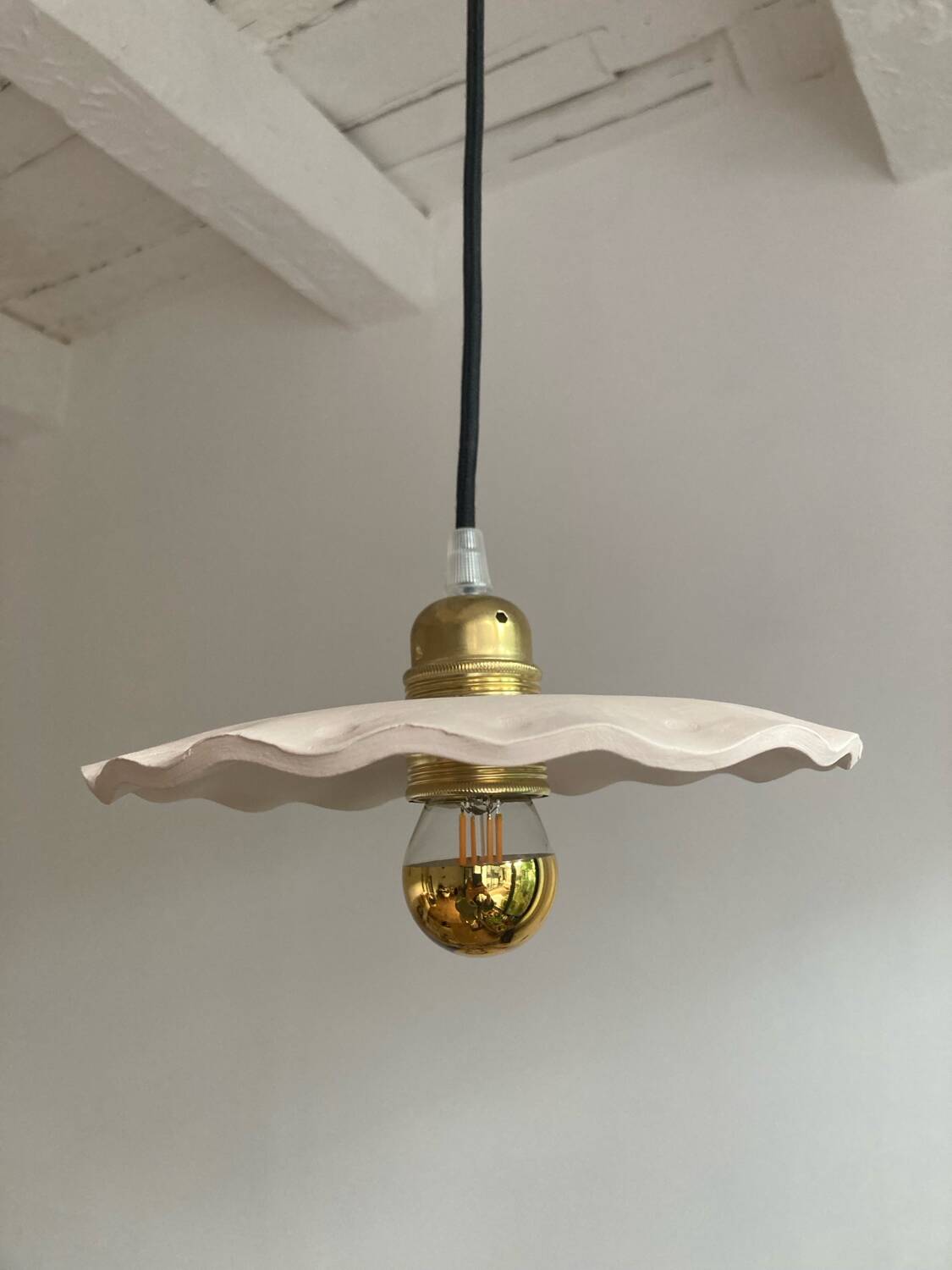 Wavy white ceramic pendant light