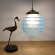 Suspension globe vintage en verre dépoli bleu