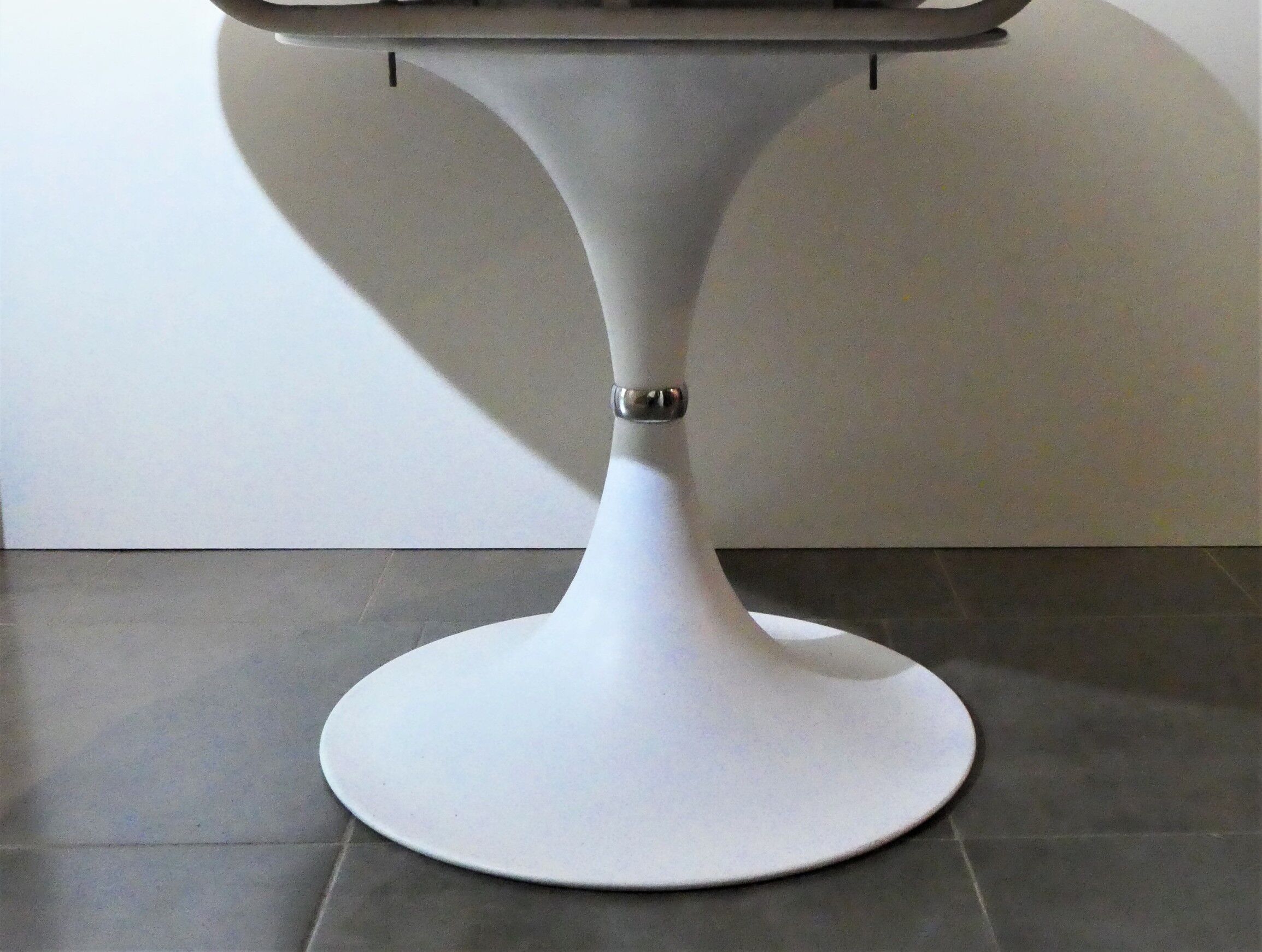 Tulip foot roundtable, 1970s