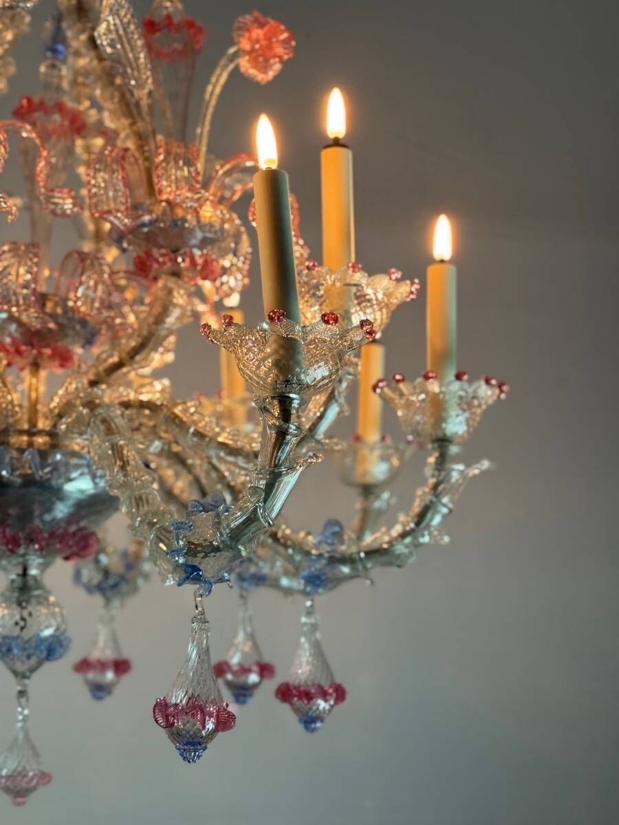 Rezzonico Venetian chandelier in colorless, blue and red Murano glass, circa