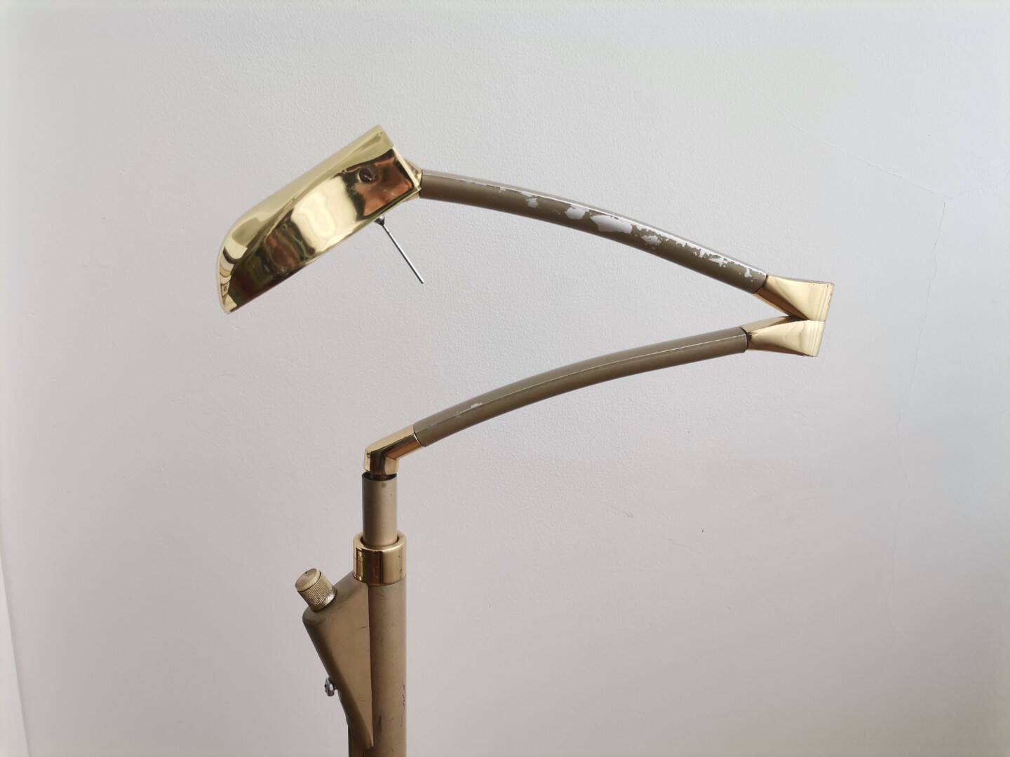 Adjustable swing arm modernist floor lamp