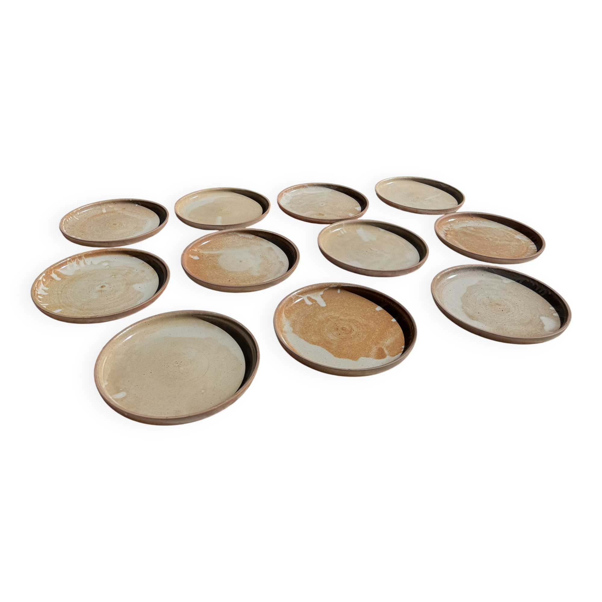 Lot de 11 assiettes en grès beige épais vintage D22,5