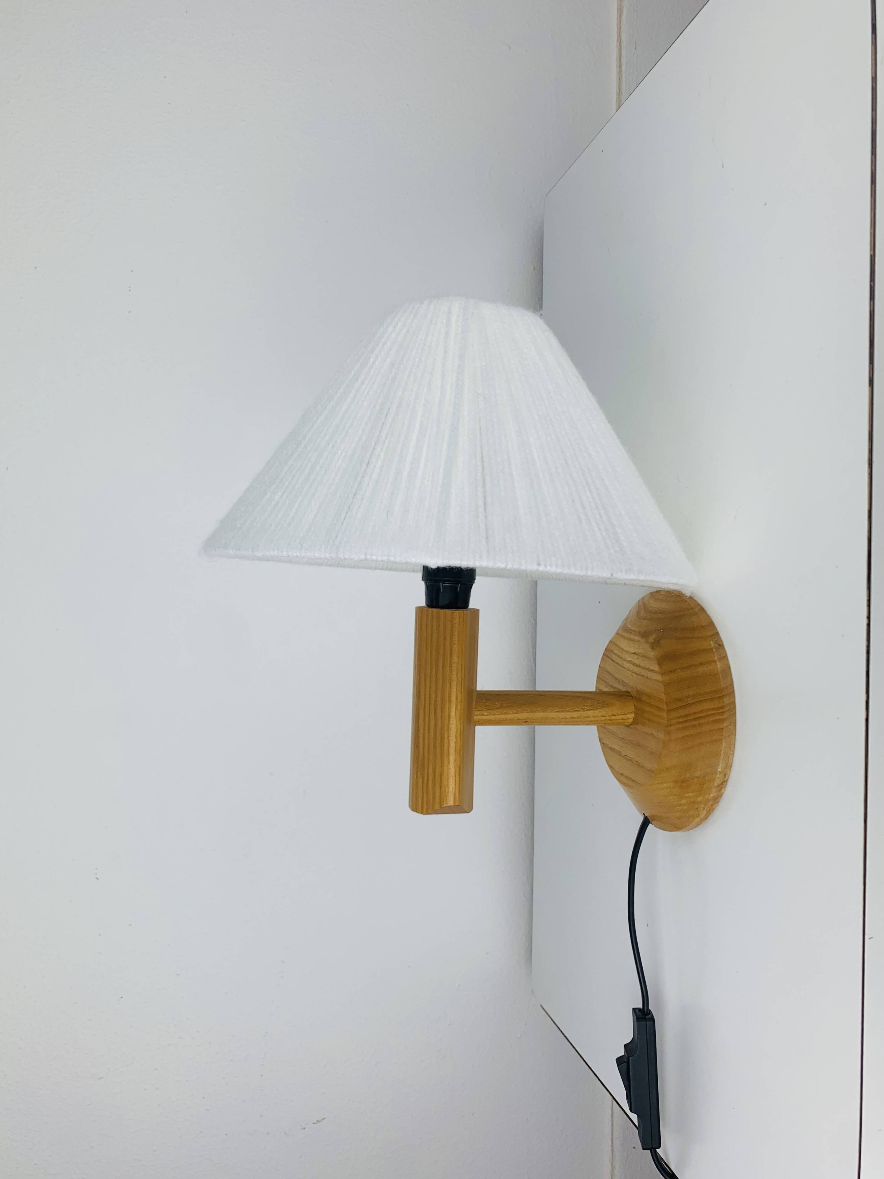 Vintage pine wall lamp and wool lampshade, 1960s