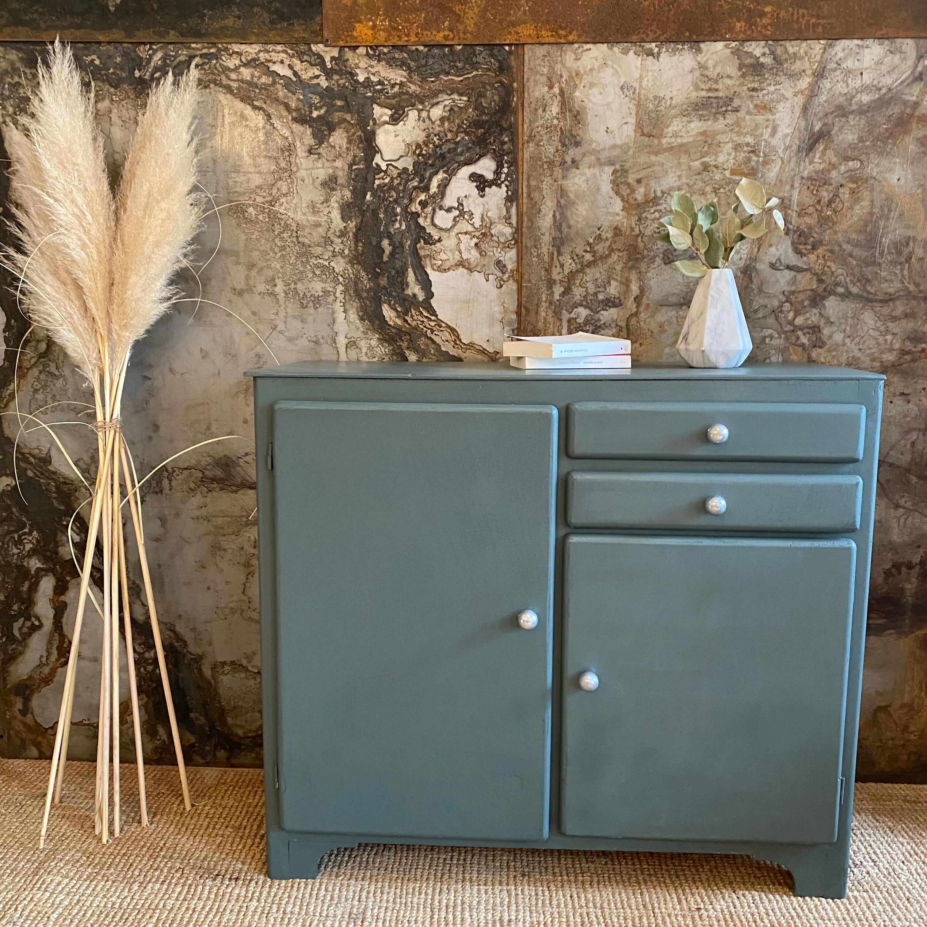 Parisian buffet storm color