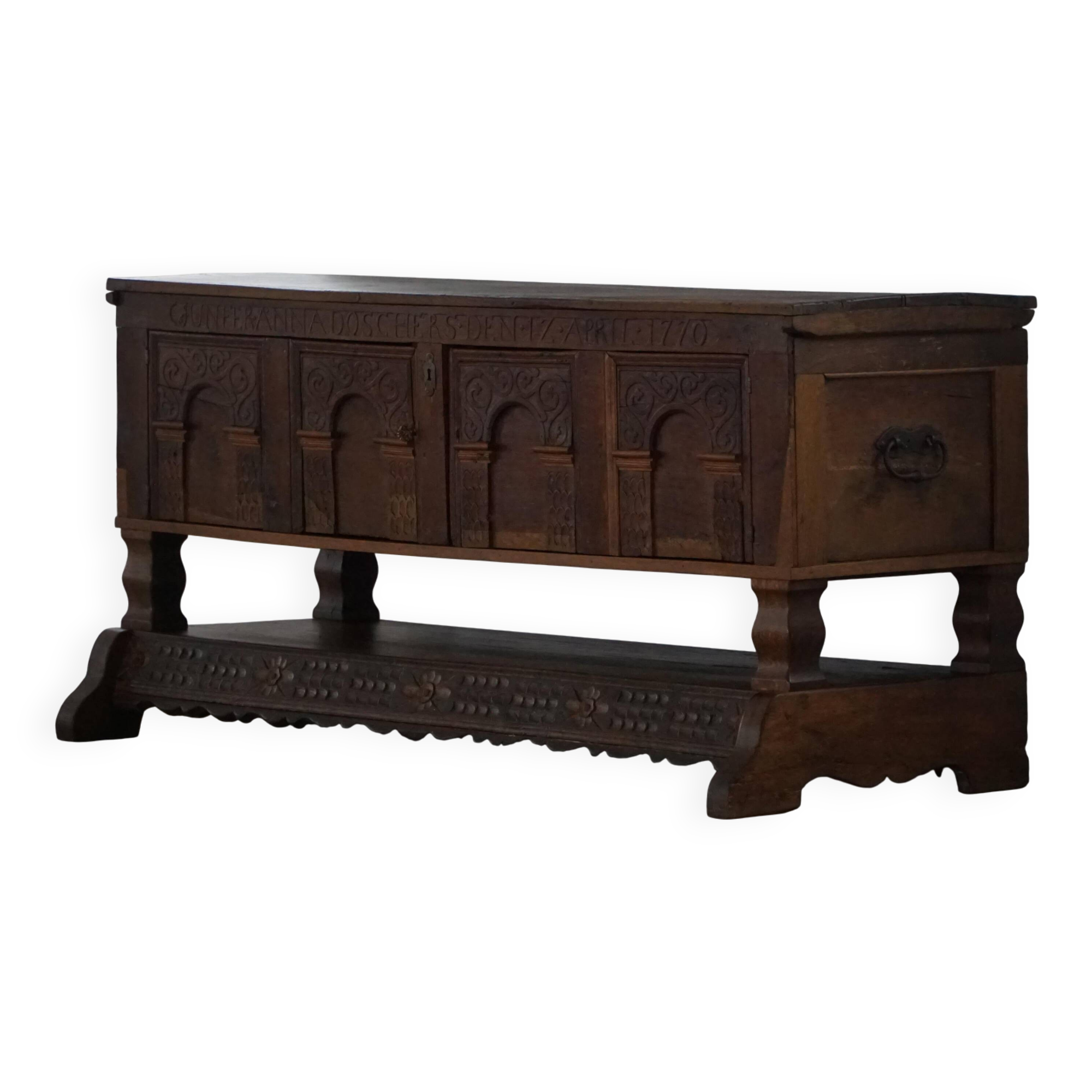 Danish baroque oak buffet from the early 18th century, carved details, 1700-1750.