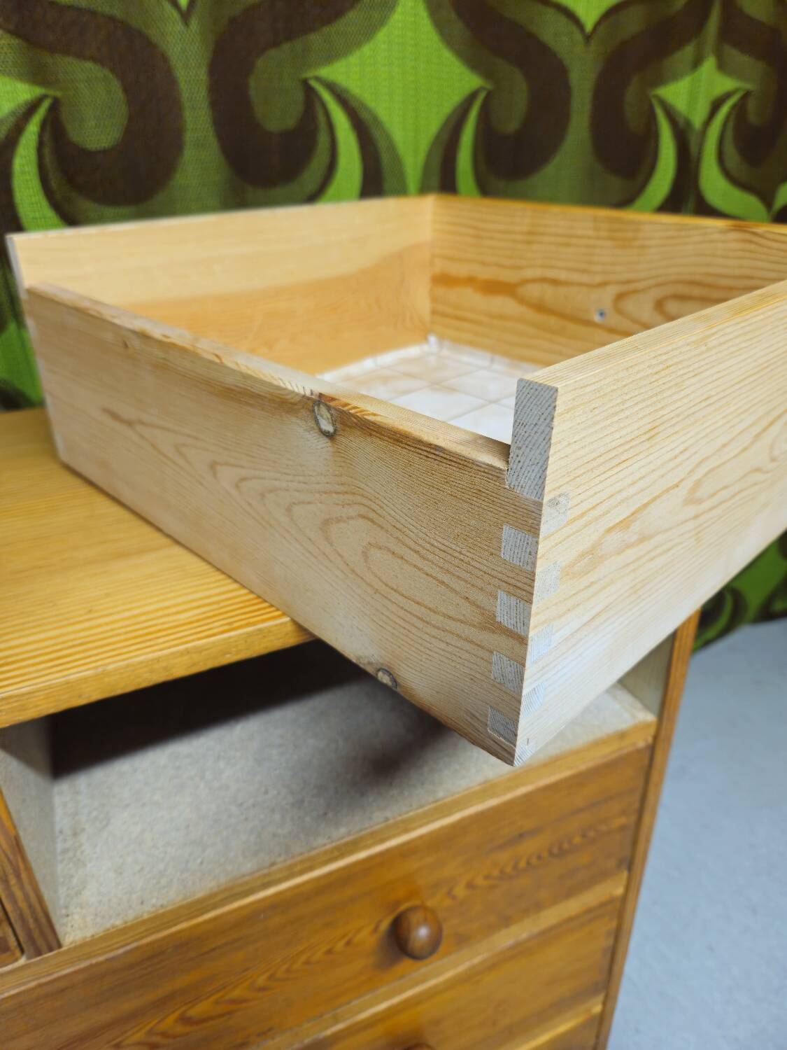 Vintage pine chest of drawers 1980