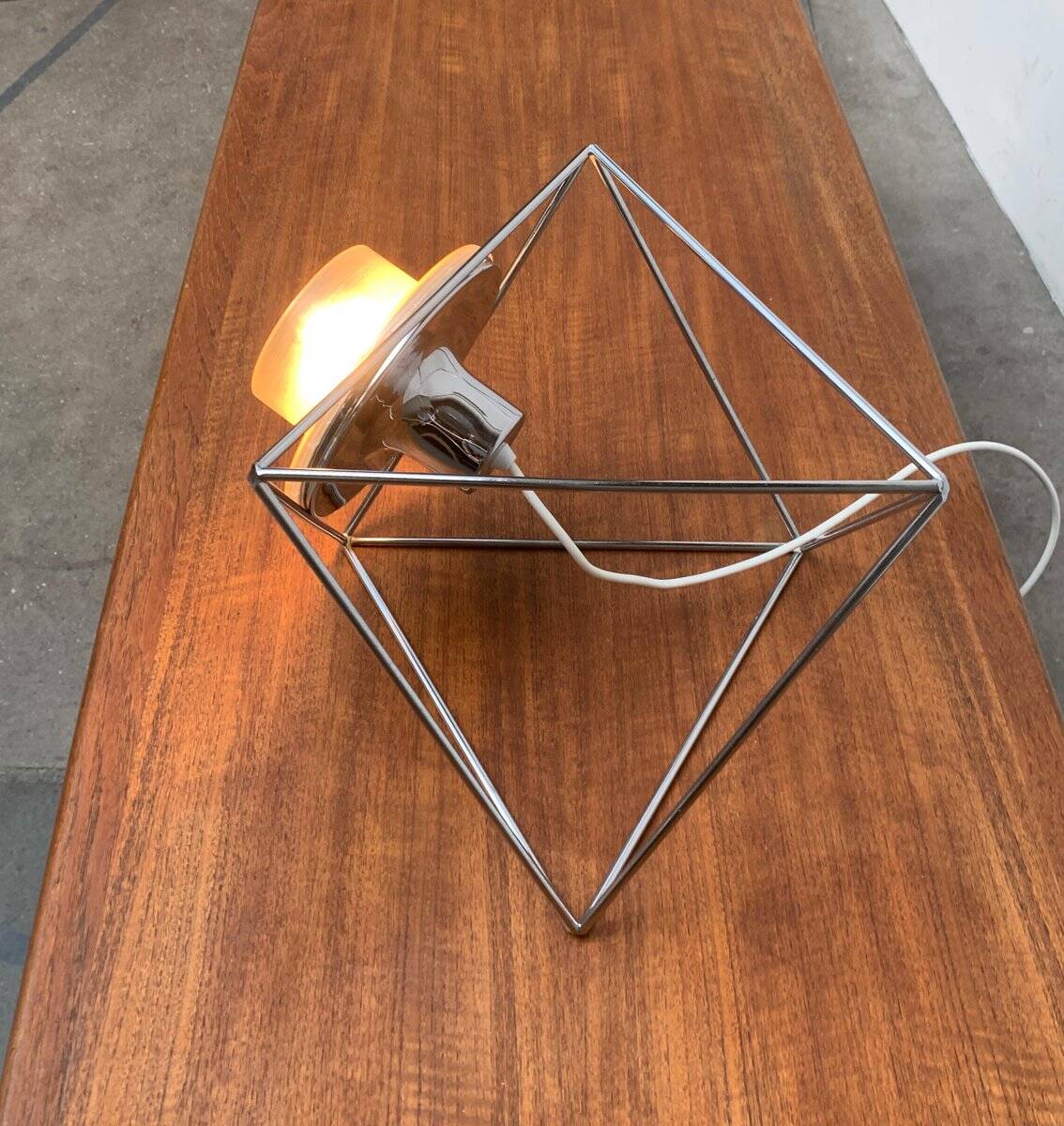 Poliedra table lamp from the Italian space age by Felice Ragazzo for Guzzini