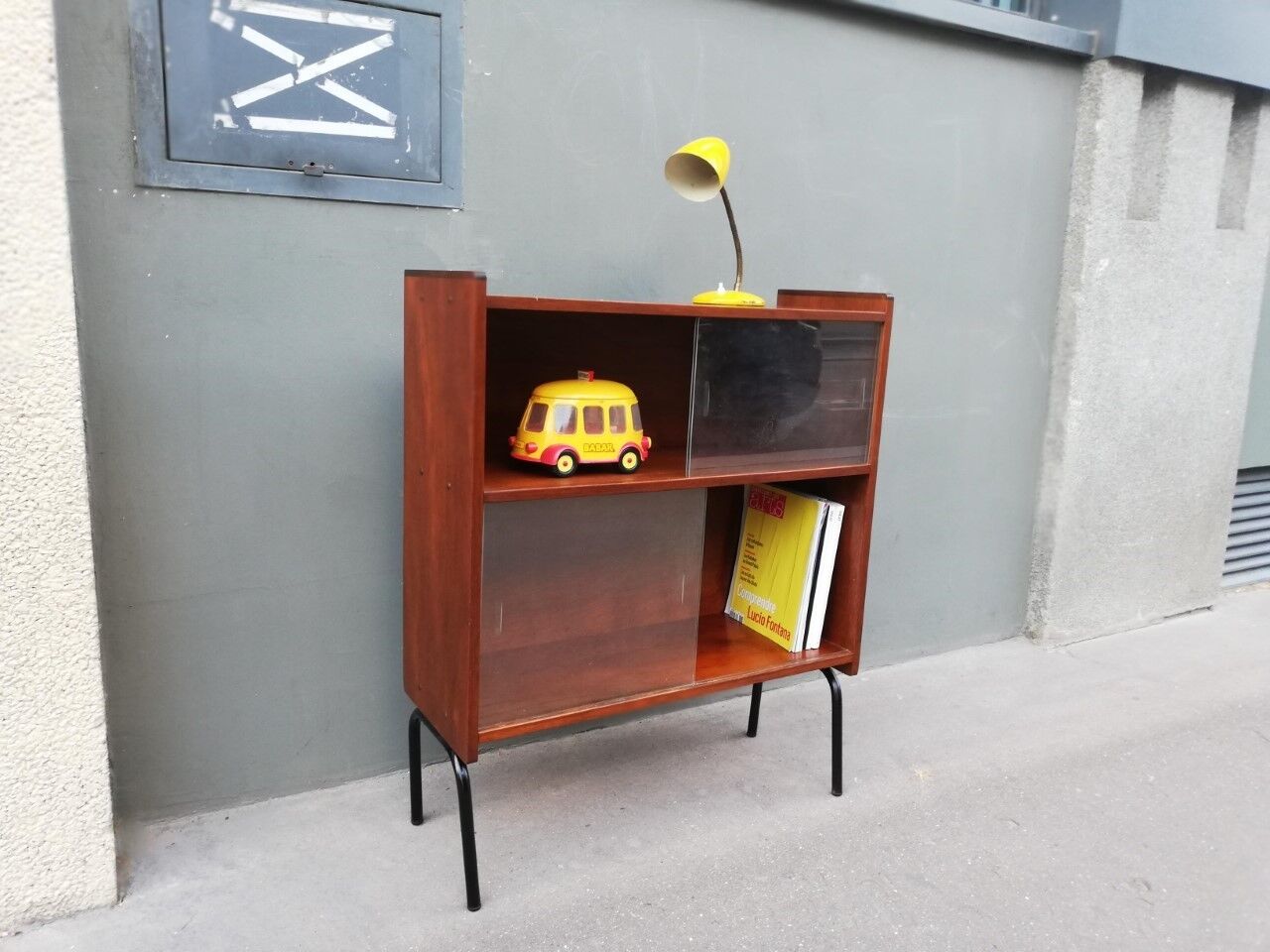 Vintage 60s showcase