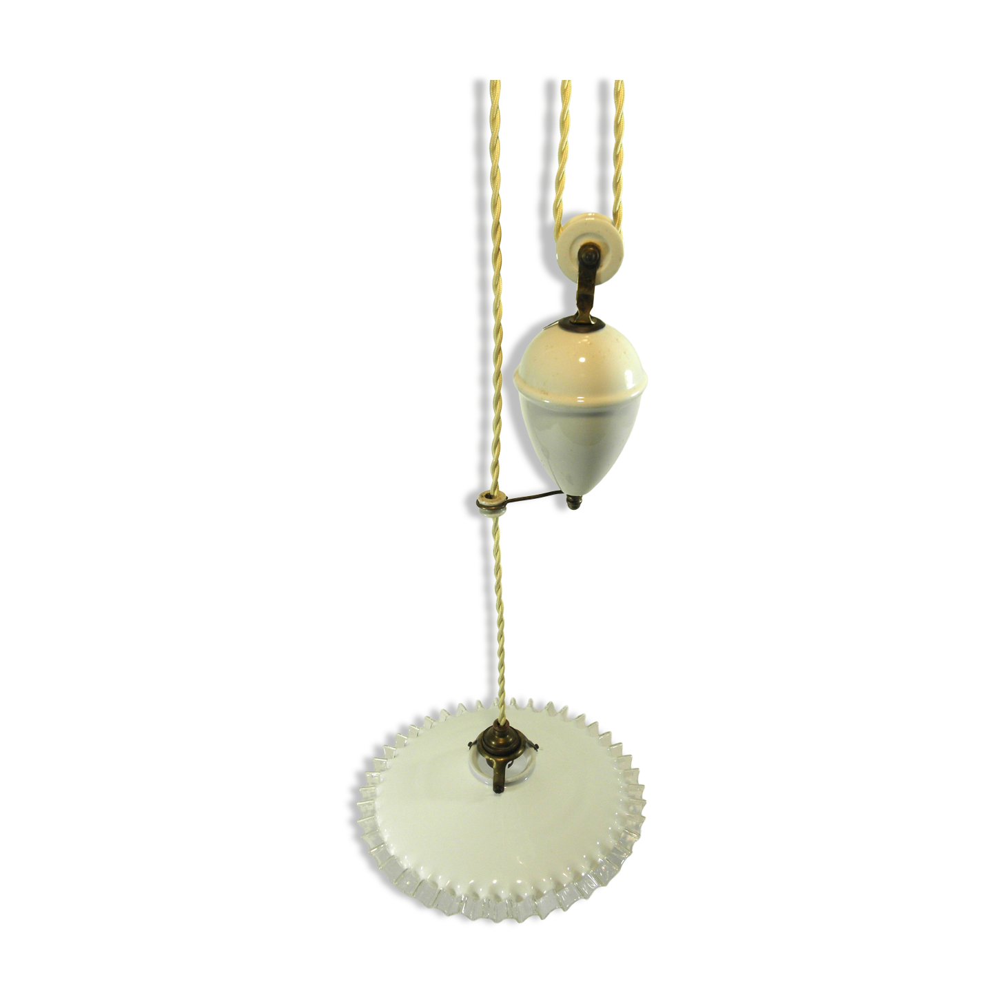 "Rise and fall" suspension in opaline and porcelain