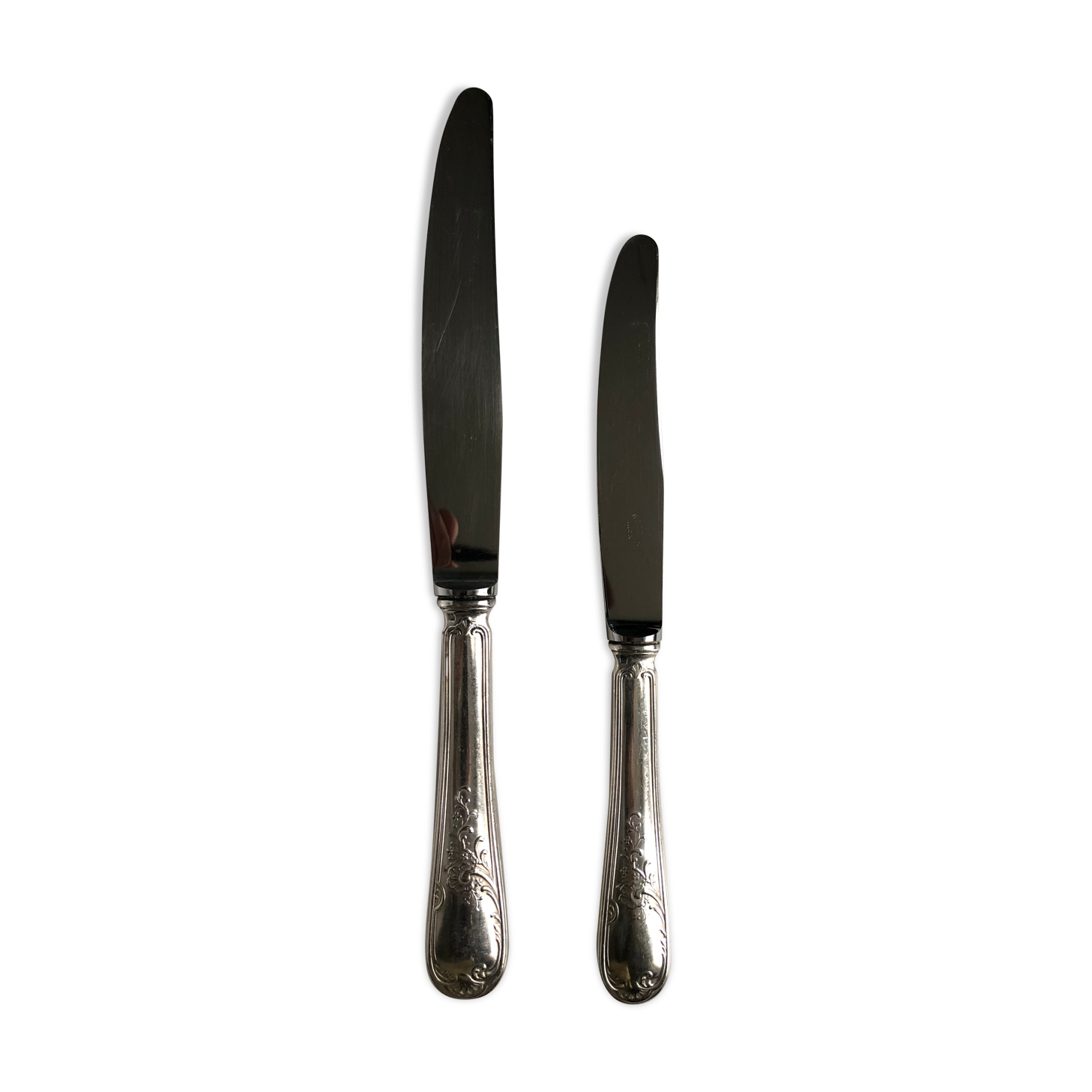Ensemble de 24 couteaux en métal argenté