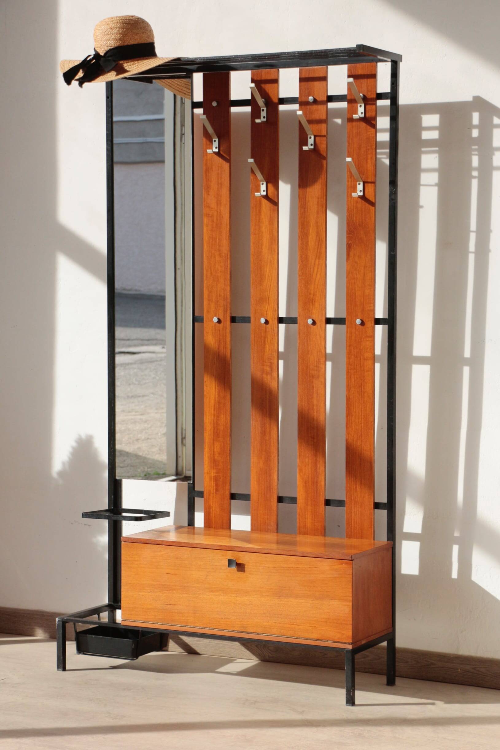 Vestiaire d’entrée vintage – Meuble à patères, miroir et rangements