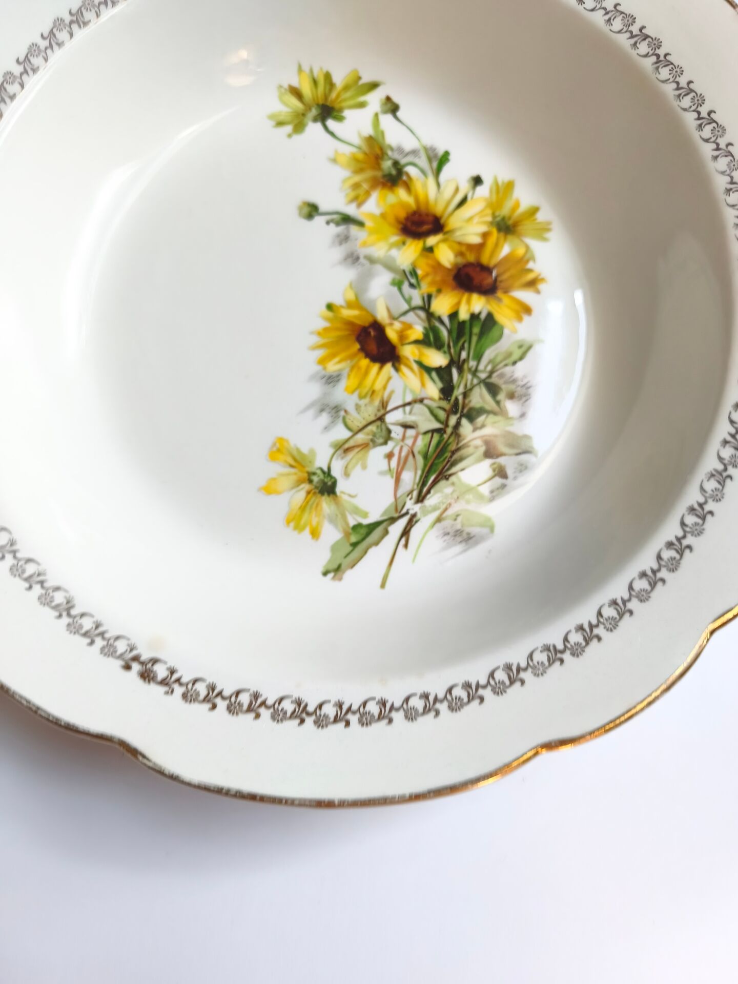 Plat creux gien marguerites vintage
