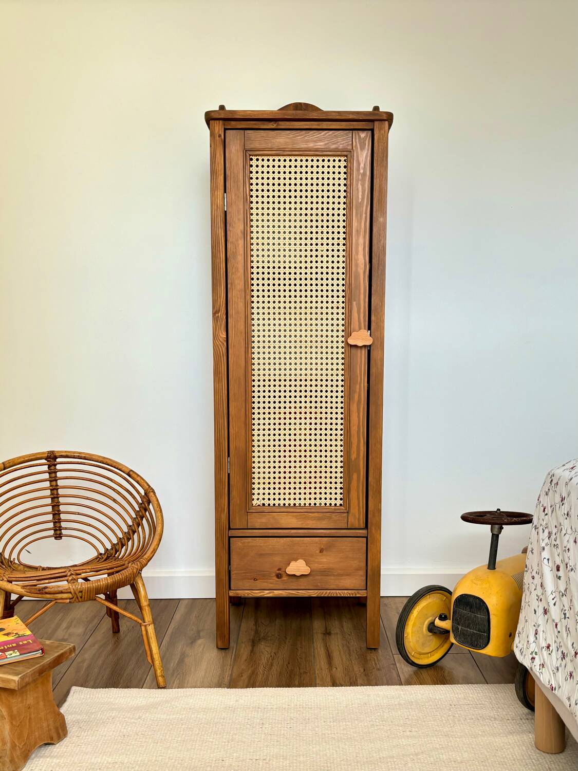 Children's bedroom wardrobe