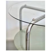 Table d'appoint en métal chrome et verre