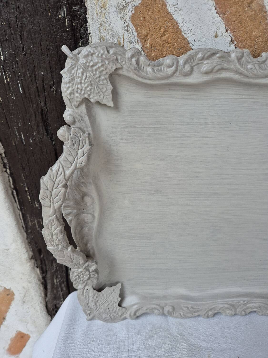 Patinated metal tray linen