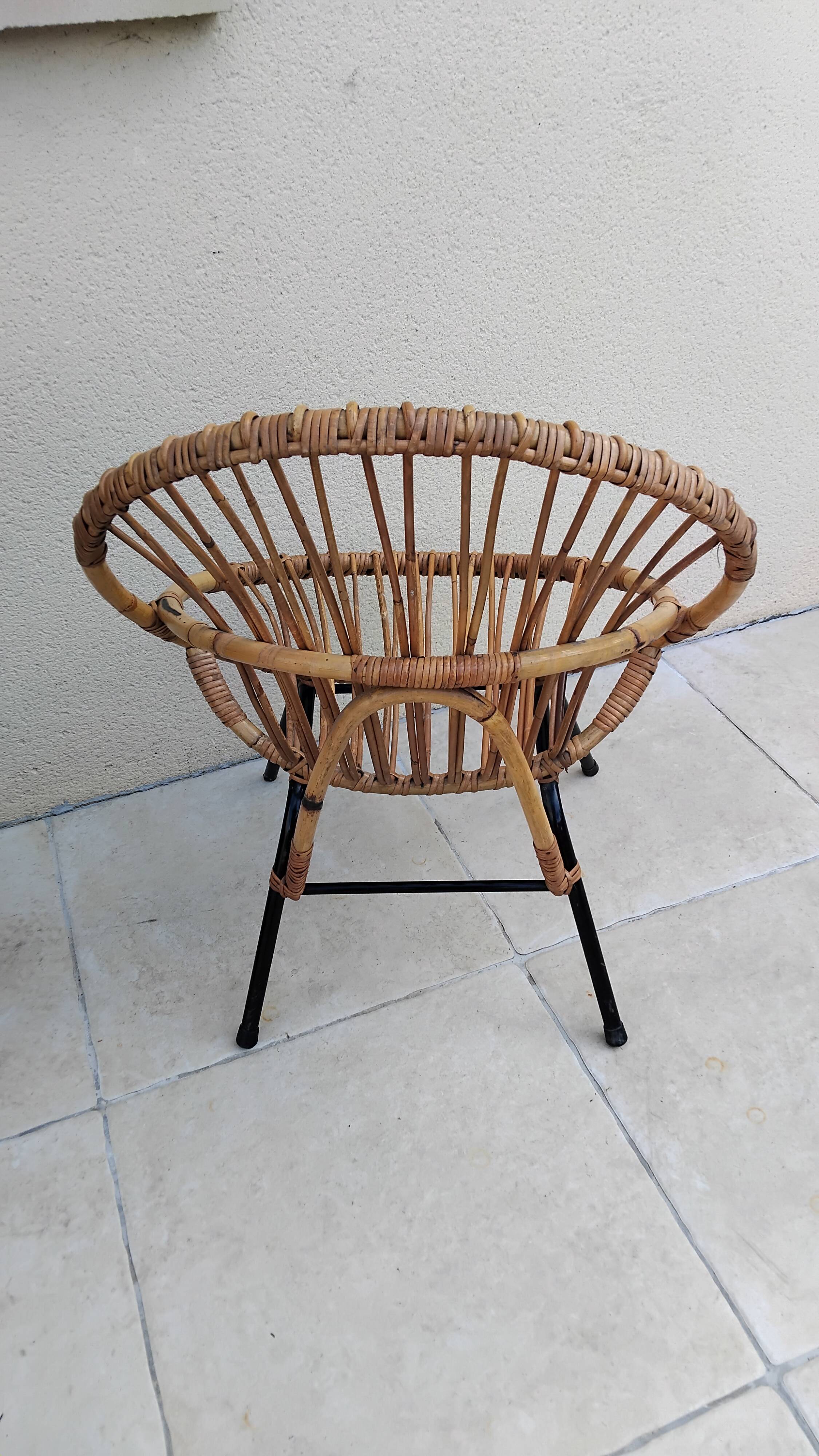 Vintage rattan armchair from the 50s and 60s.
