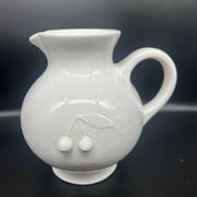 pichet en faience blanche cerise
