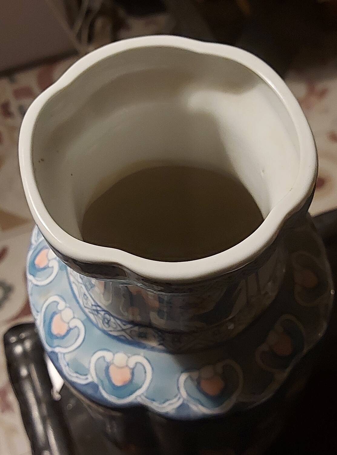 Chinese baluster vase in polygonal shape