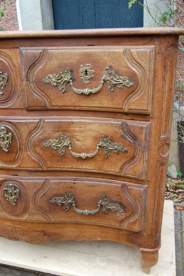 Louis XV period chest of drawers in walnut from the 18th century (undergoing restoration)