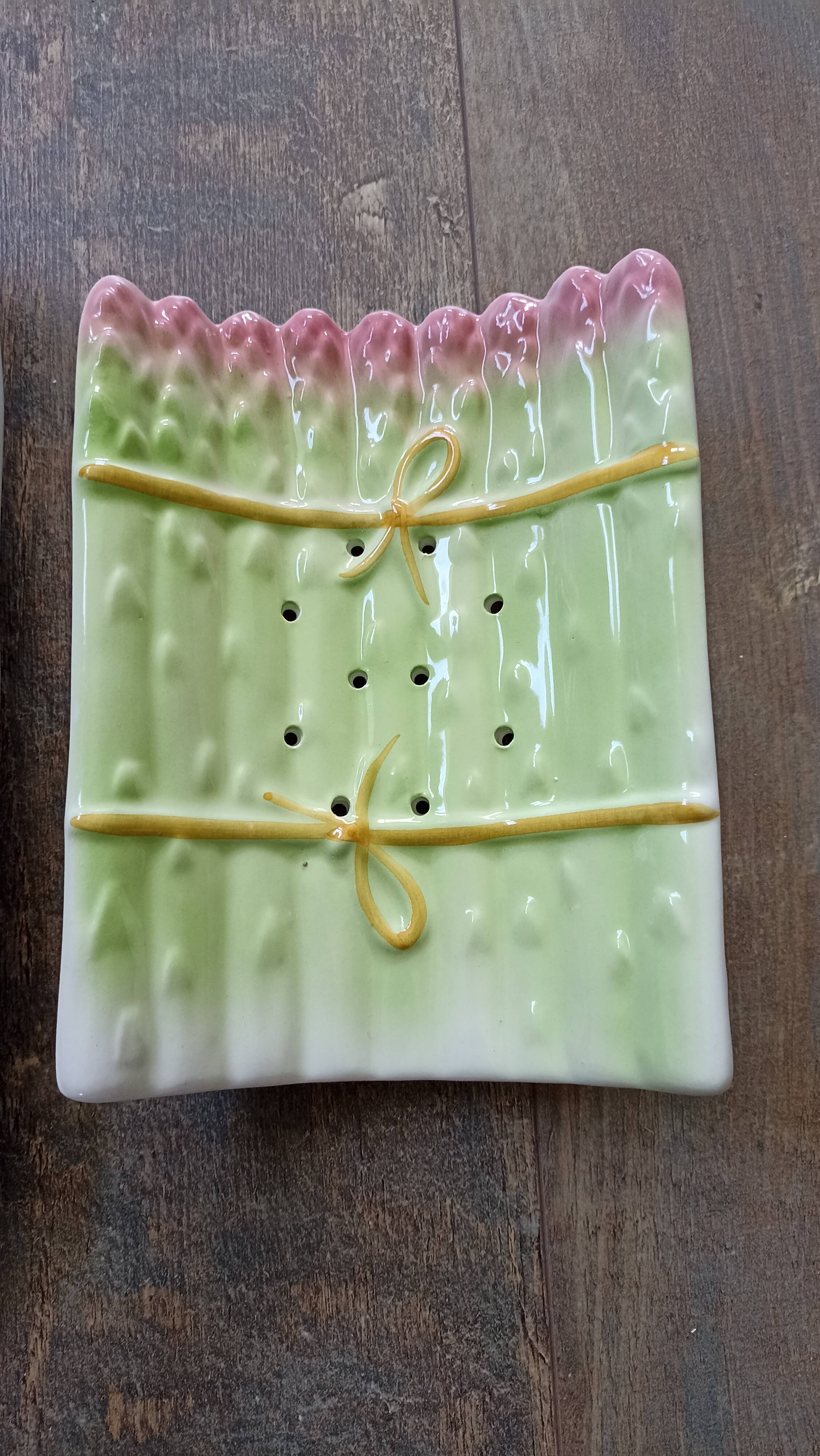 Double asparagus dish, slush sauce boat