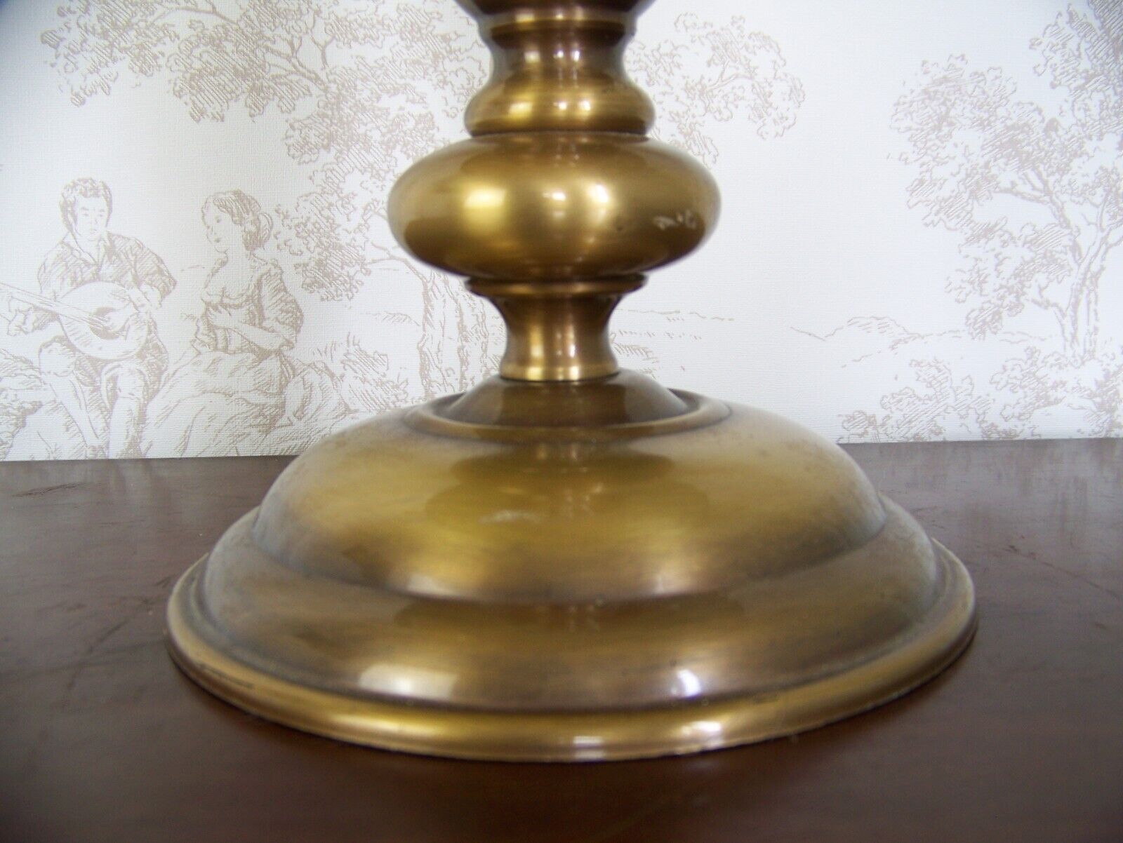 Vintage Brass Table Lamp with Round Base and Cream Pleated Shade 4352