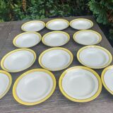 Lot de treize assiettes creuses en porcelaine ancienne signées " Biarritz"