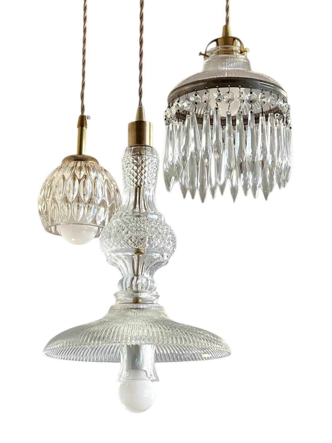 Suspension cascade triple Holophanes and vintage pendants