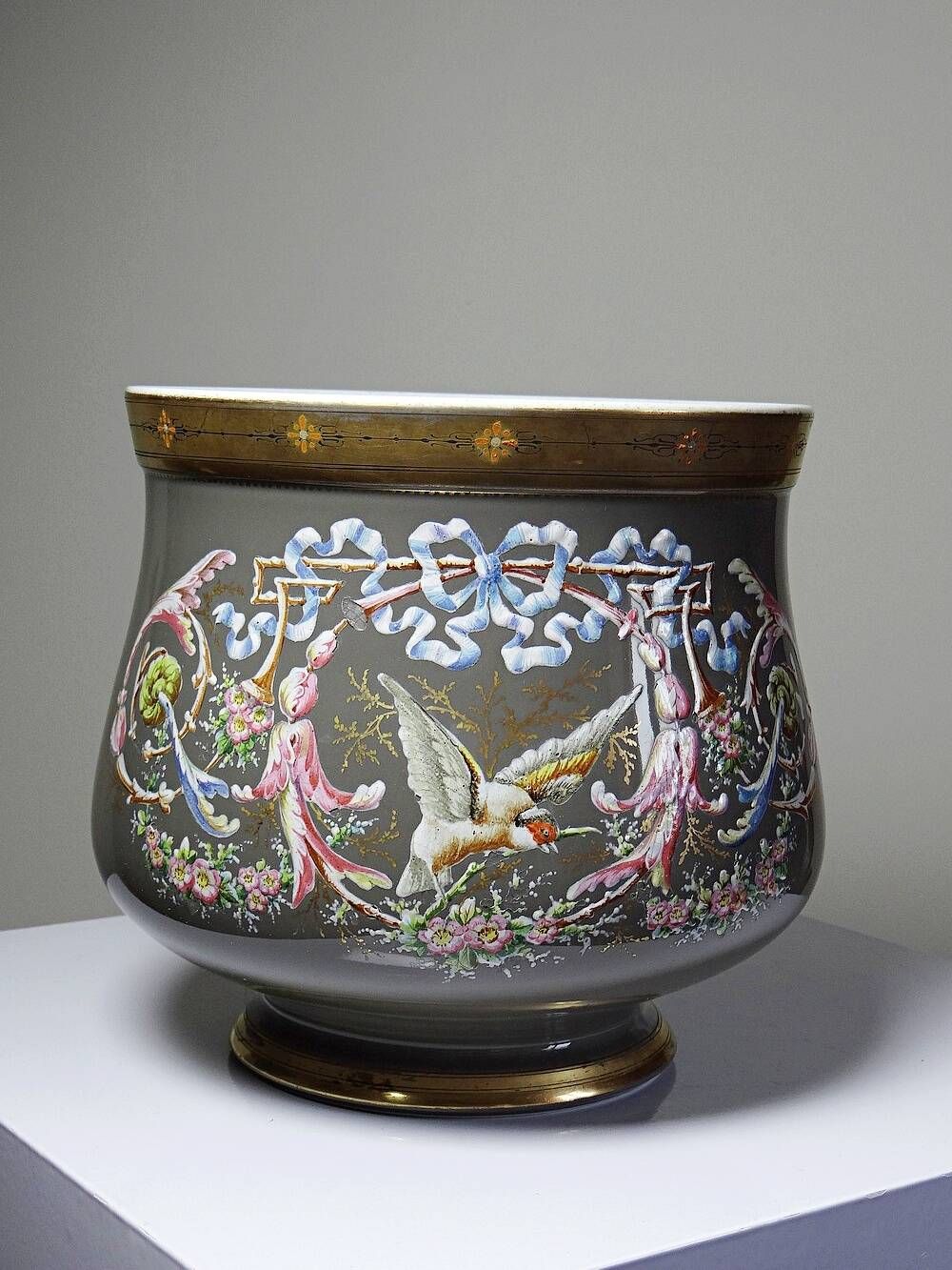 Large antique cache-pot in glazed porcelain, rockwork decoration with a bird, 19th century.
