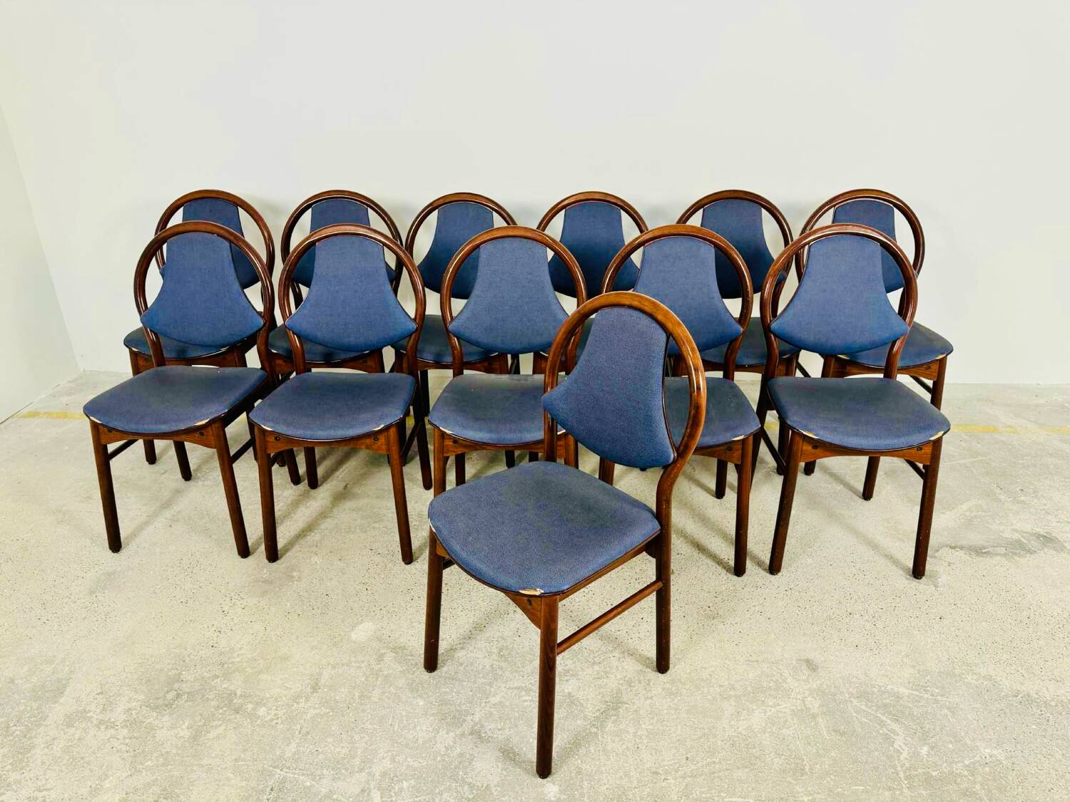 Lot de 12 chaises Baumann vintage assise Skaï bleu