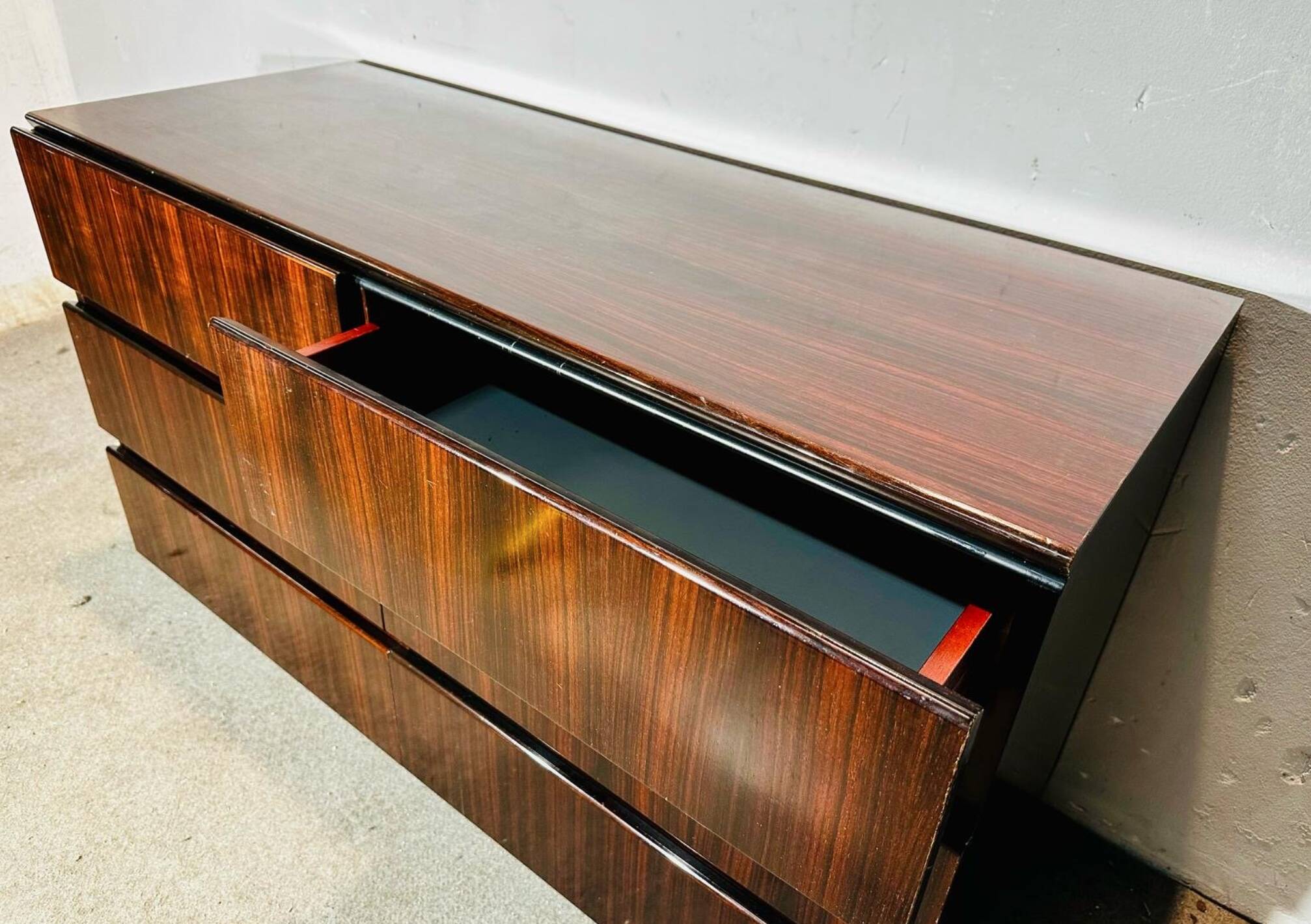 Commode en bois de rose 1970