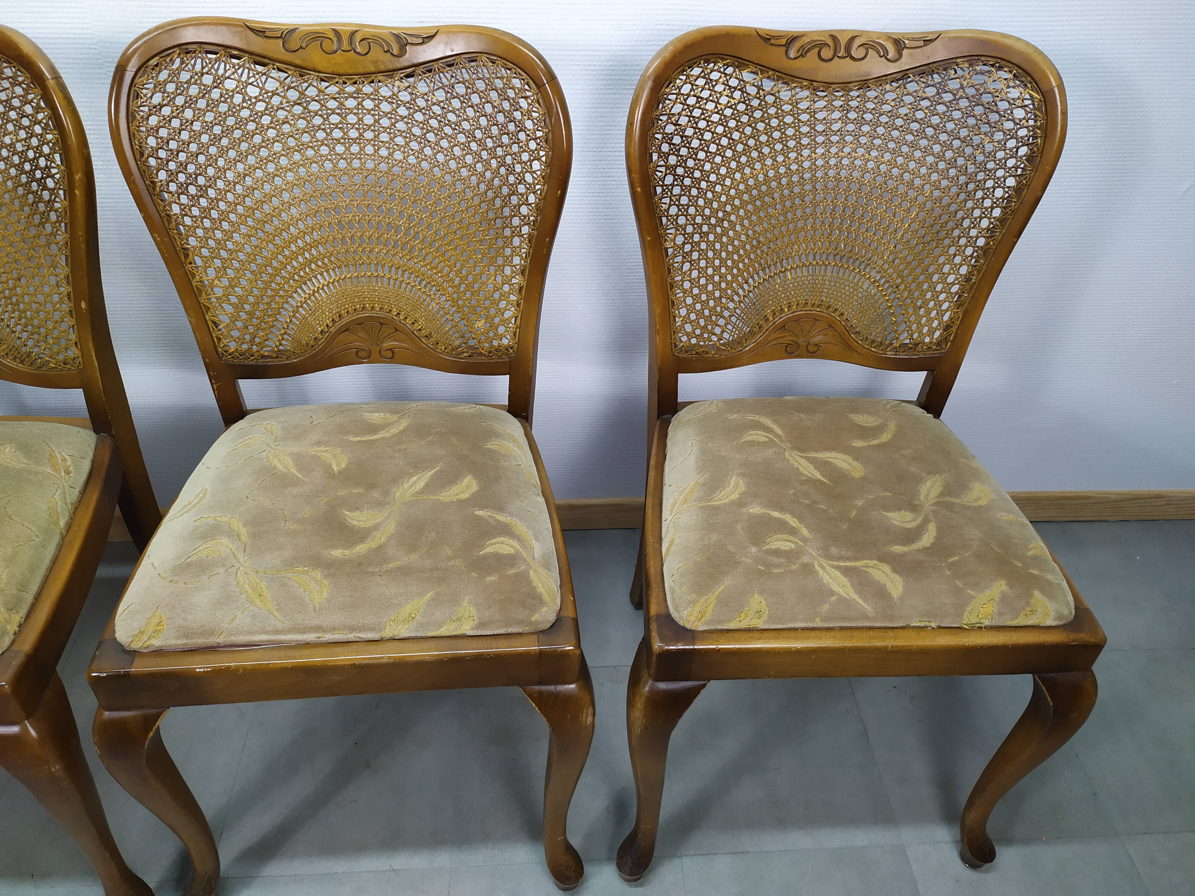 Set of 4 wooden chairs cannage and seat spring