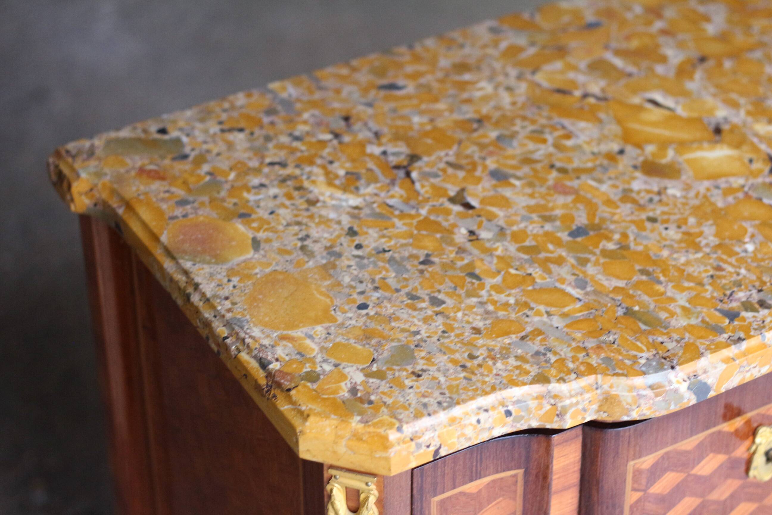 Adorable commode in superb condition. With its marble top.