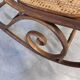 Rocking chair Thonet en bois courbé et cannage