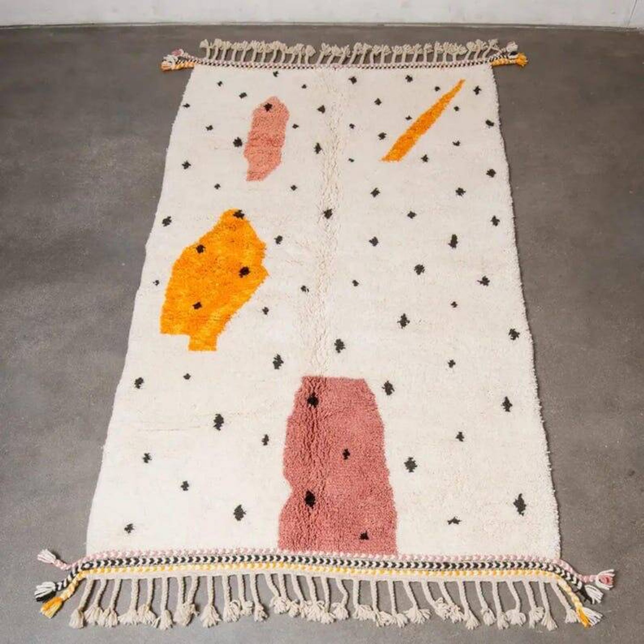 Traditional handmade Beni Ouraine rug, size 150 x 250 cm
