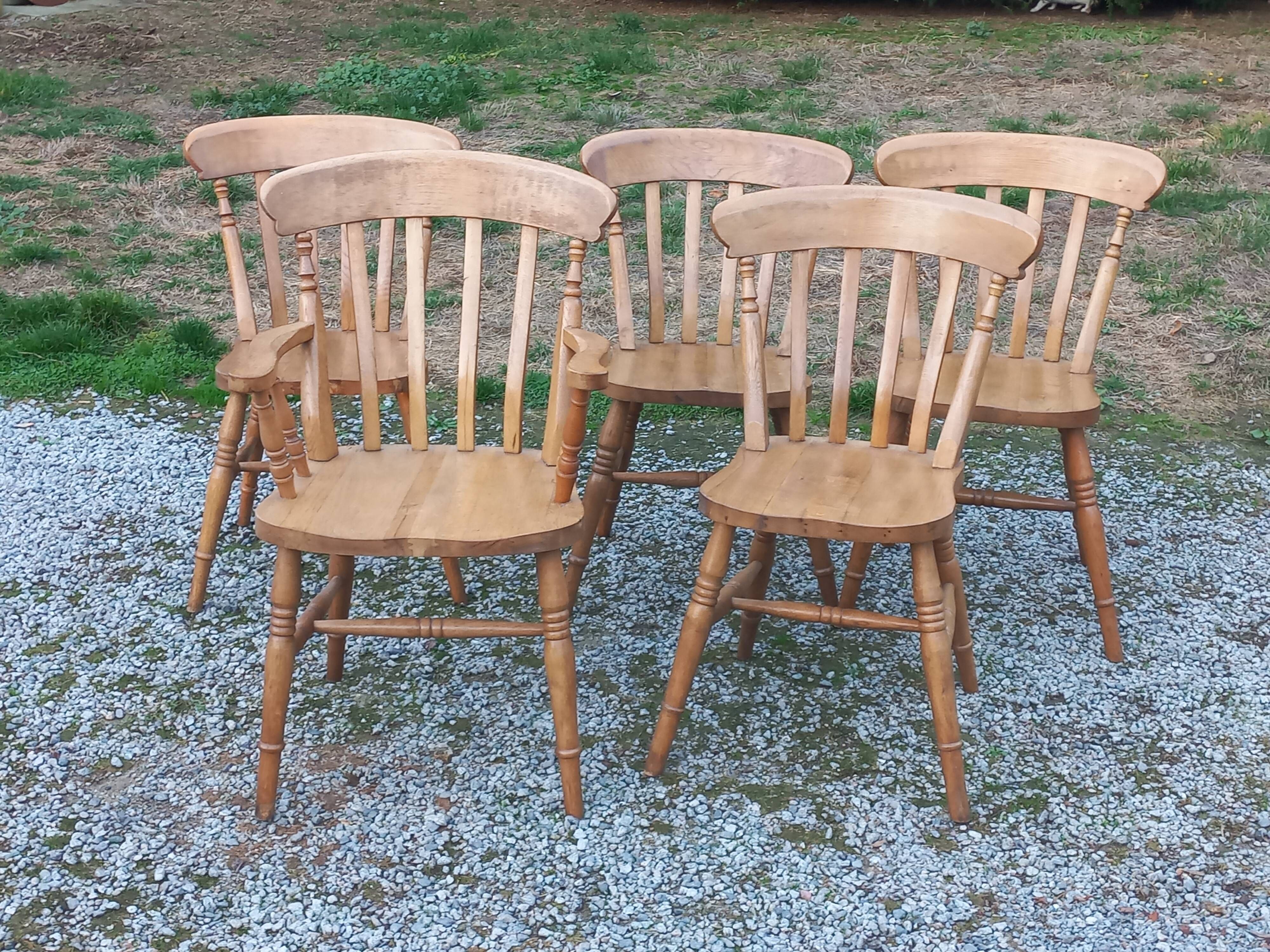 Set de 4 chaises et 1 fauteuil style montagne en chêne
