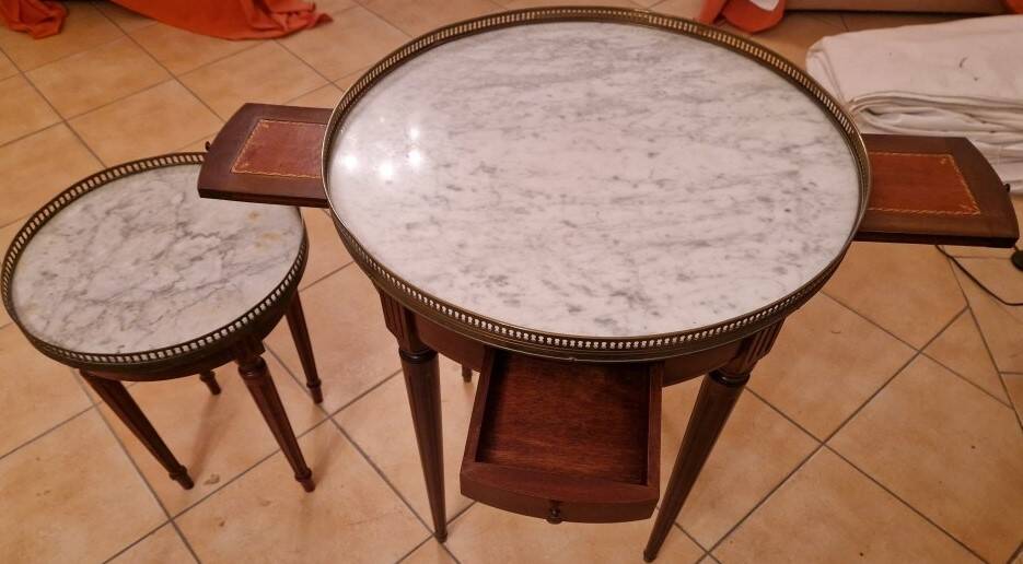 Pair of antique nesting tables in marble and brass – Louis XVI style