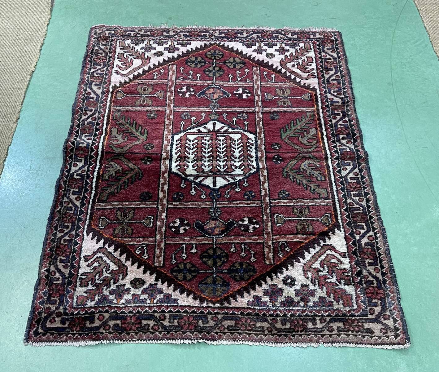 Handmade Iranian wool rug - L=1m48 l=1m14